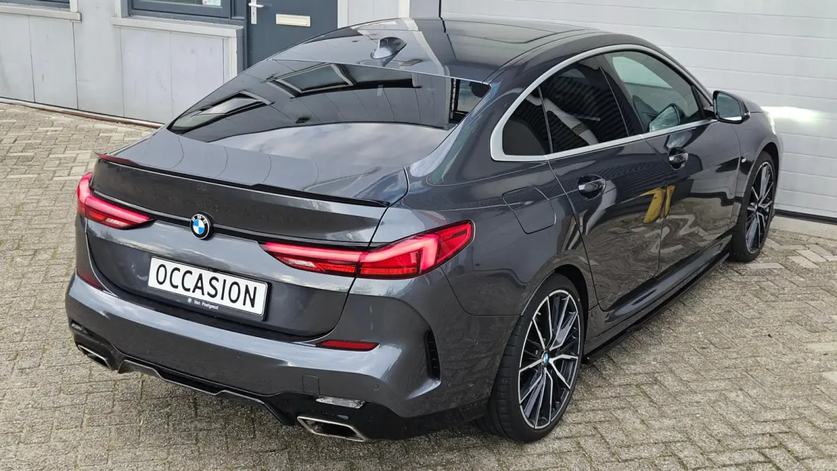 220i High Executive | M-pakket | Pano | Head-Up | Harman Kardon | Camera