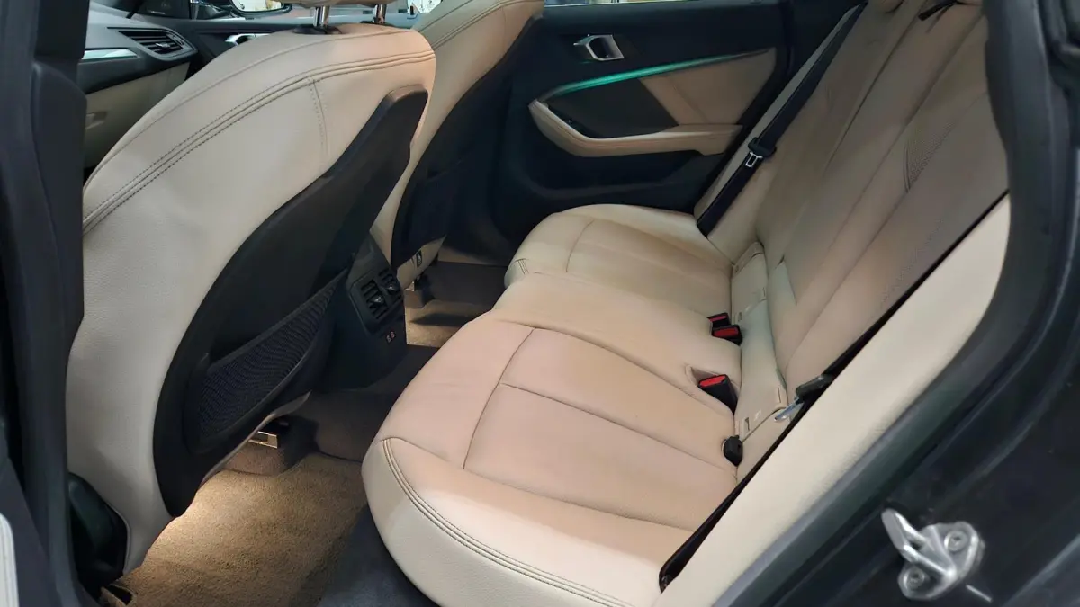 220i High Executive | M-pakket | Pano | Head-Up | Harman Kardon | Camera