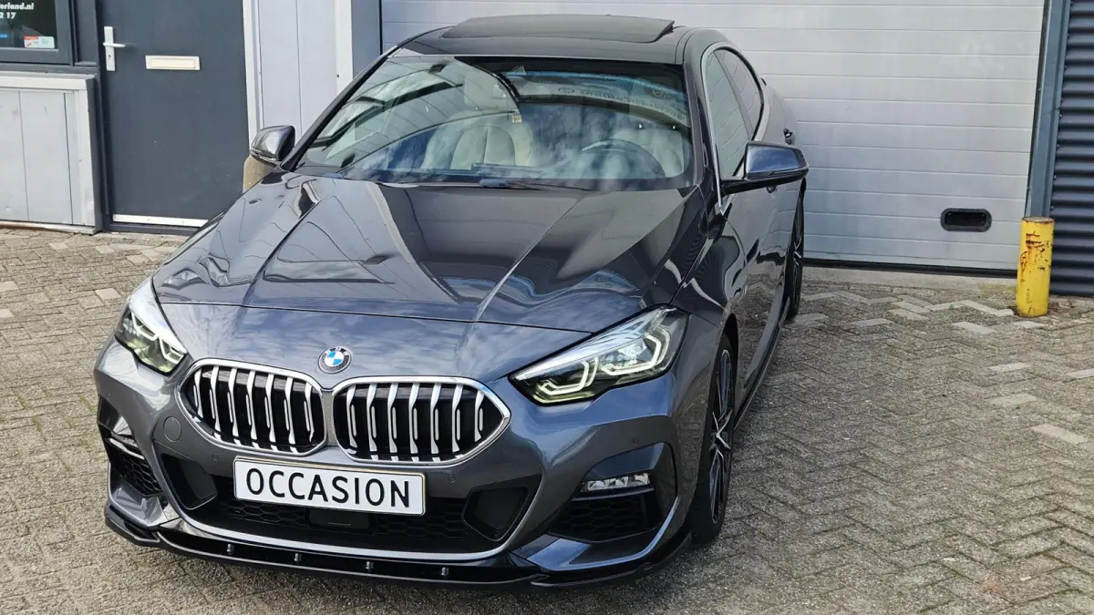220i High Executive | M-pakket | Pano | Head-Up | Harman Kardon | Camera