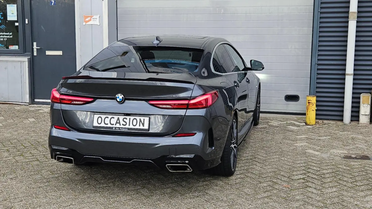 220i High Executive | M-pakket | Pano | Head-Up | Harman Kardon | Camera