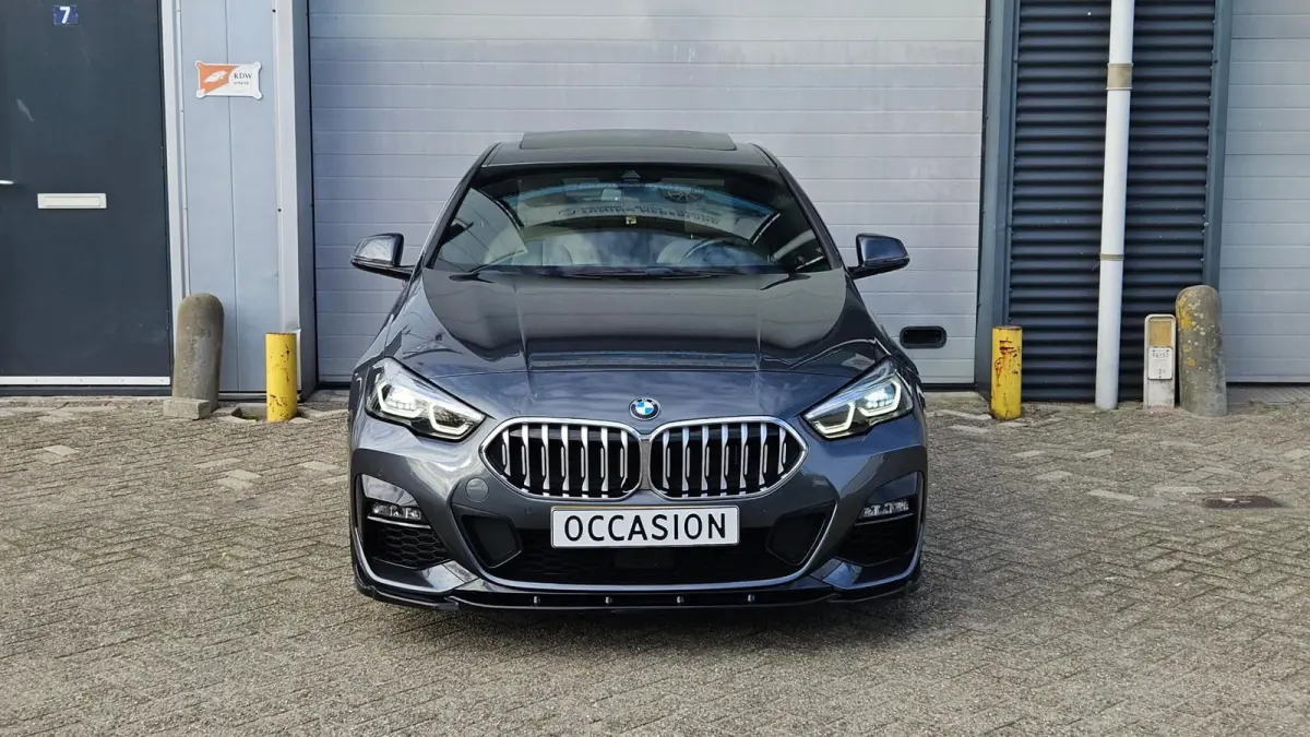220i High Executive | M-pakket | Pano | Head-Up | Harman Kardon | Camera