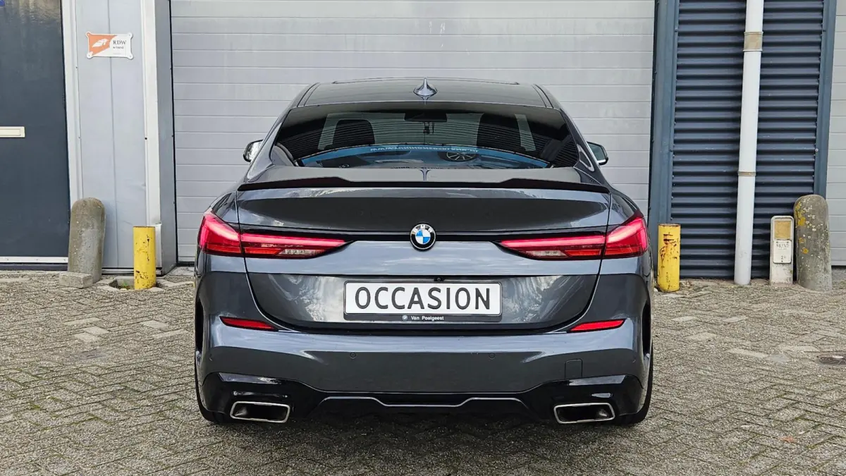 220i High Executive | M-pakket | Pano | Head-Up | Harman Kardon | Camera