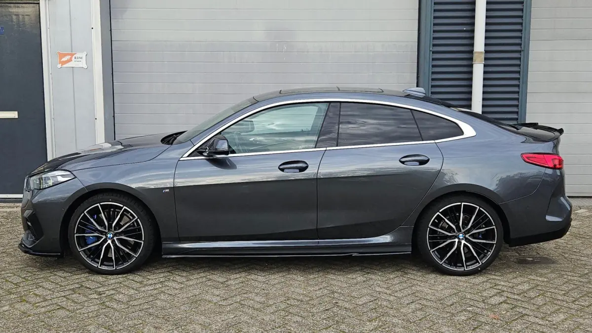220i High Executive | M-pakket | Pano | Head-Up | Harman Kardon | Camera