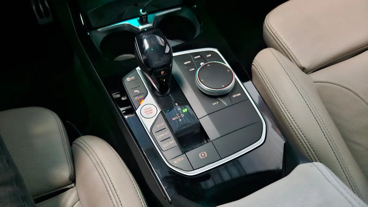220i High Executive | M-pakket | Pano | Head-Up | Harman Kardon | Camera