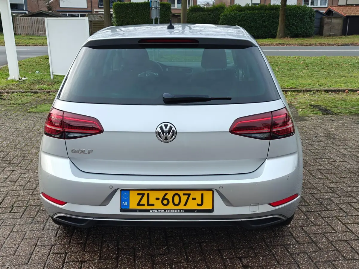 1.0 TSI Comfortline Business| Org. NL | Massagestoel | Stoelverwarming | Carplay | Achteruitrijcamera