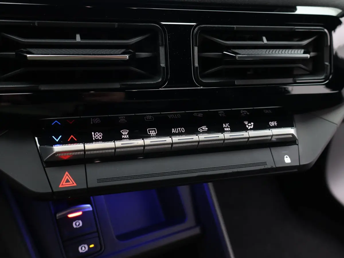 ADVANCE - Launch Edition 52 kWh | Parkeercamera | Adapt. Cruise | Stoelverw. |