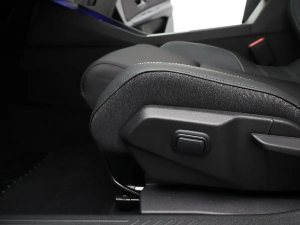 ADVANCE - Launch Edition 52 kWh | Parkeercamera | Adapt. Cruise | Stoelverw. |