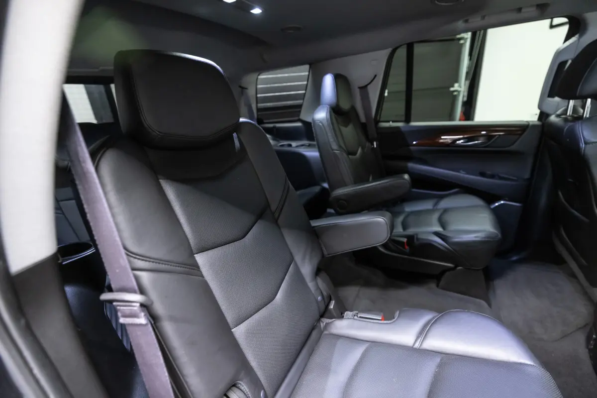 6.2 V8 Platinum 6 persoonsuitvoering (€ 35.495,87 Ex B.T.W) captain chairs
