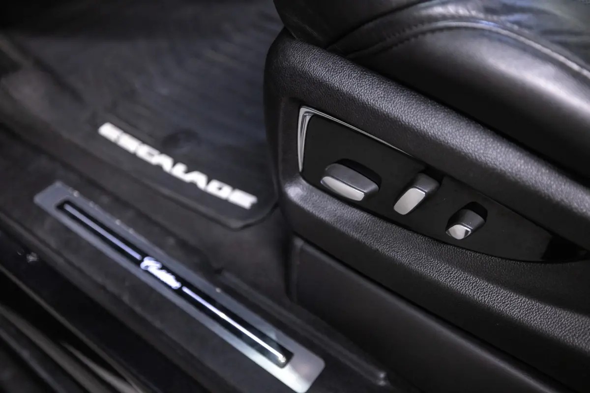 6.2 V8 Platinum 6 persoonsuitvoering (€ 35.495,87 Ex B.T.W) captain chairs