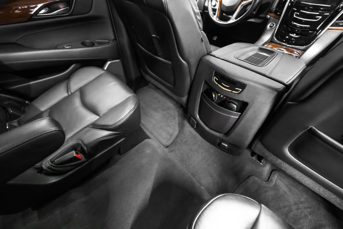 6.2 V8 Platinum 6 persoonsuitvoering (€ 35.495,87 Ex B.T.W) captain chairs