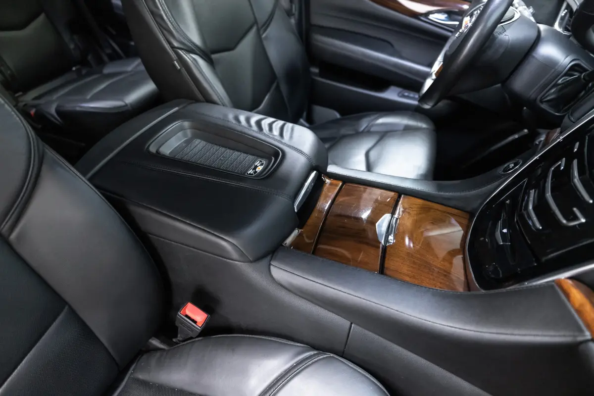 6.2 V8 Platinum 6 persoonsuitvoering (€ 35.495,87 Ex B.T.W) captain chairs
