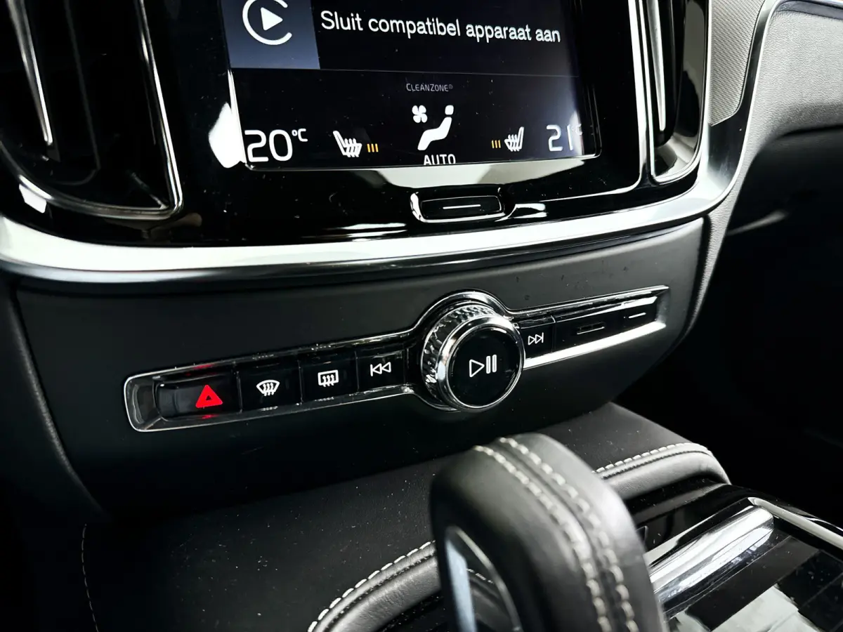T6 AWD Twin Engine R-Design | Parkeercamera | Stoelverwarming | Cruise control | Navigatie