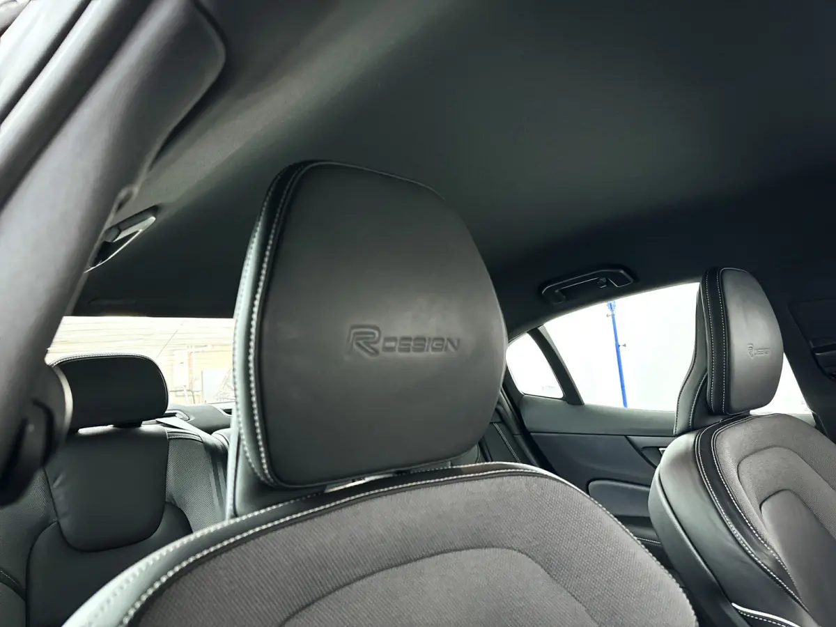 T6 AWD Twin Engine R-Design | Parkeercamera | Stoelverwarming | Cruise control | Navigatie