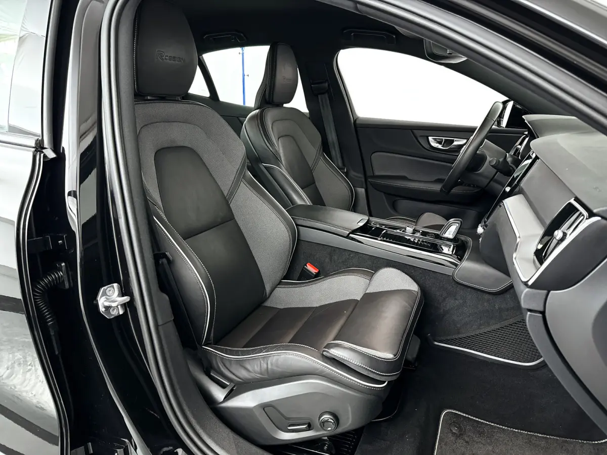 T6 AWD Twin Engine R-Design | Parkeercamera | Stoelverwarming | Cruise control | Navigatie