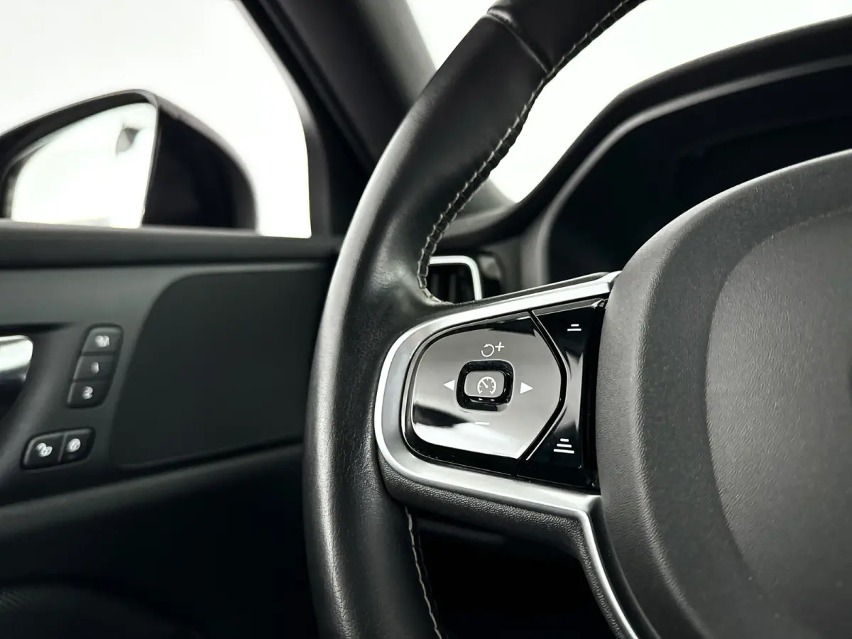 T6 AWD Twin Engine R-Design | Parkeercamera | Stoelverwarming | Cruise control | Navigatie