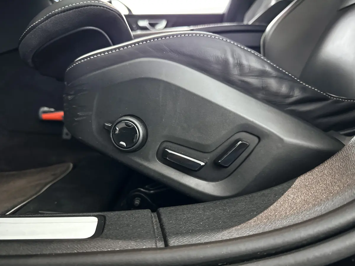 T6 AWD Twin Engine R-Design | Parkeercamera | Stoelverwarming | Cruise control | Navigatie