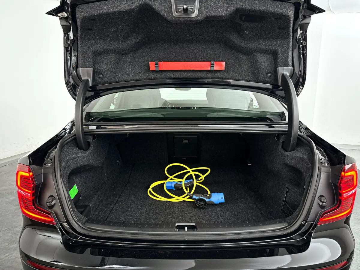 T6 AWD Twin Engine R-Design | Parkeercamera | Stoelverwarming | Cruise control | Navigatie