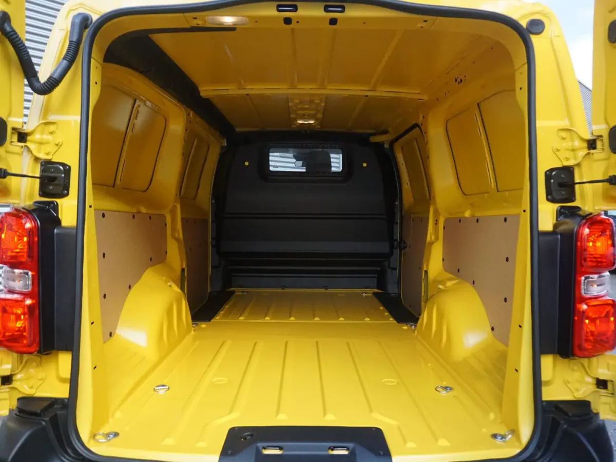 Electric L3 75 kWh | 0% rente | tot 8 jaar garantie | Apple Carplay | achteruitrijcamera | Comfort tussenschot | RAL1032