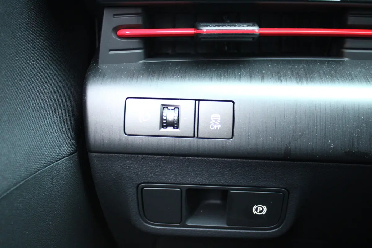 N Line Edition 65.4 kWh | Achteruitrijcamera | Adaptieve cruise control | DAB ontvanger | Achteruitrijcamera | Airco (automatisch) | Cruise control adaptief met Stop&Go en stuurhulp