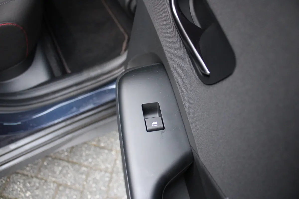 N Line Edition 65.4 kWh | Achteruitrijcamera | Adaptieve cruise control | DAB ontvanger | Achteruitrijcamera | Airco (automatisch) | Cruise control adaptief met Stop&Go en stuurhulp
