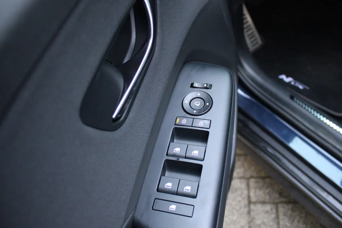 N Line Edition 65.4 kWh | Achteruitrijcamera | Adaptieve cruise control | DAB ontvanger | Achteruitrijcamera | Airco (automatisch) | Cruise control adaptief met Stop&Go en stuurhulp