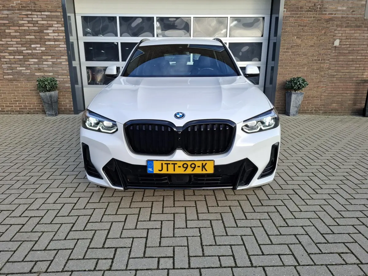 xDrive30eM FACE LIFT TREKHAAK