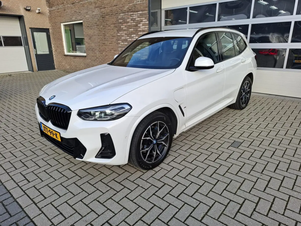 xDrive30eM FACE LIFT TREKHAAK