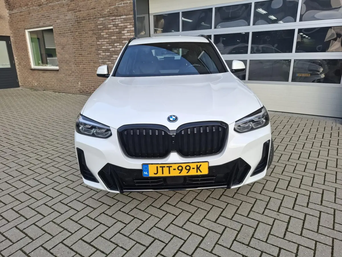xDrive30eM FACE LIFT TREKHAAK