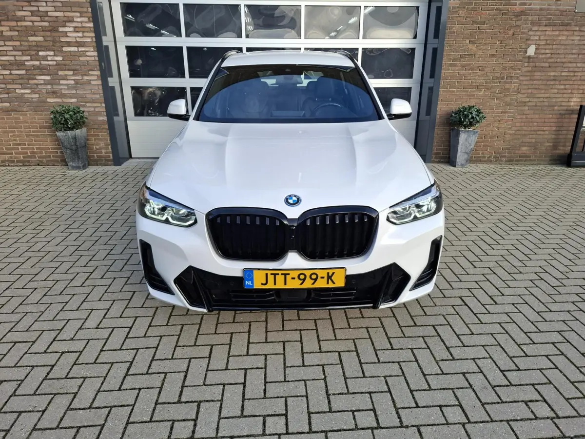 xDrive30eM FACE LIFT TREKHAAK