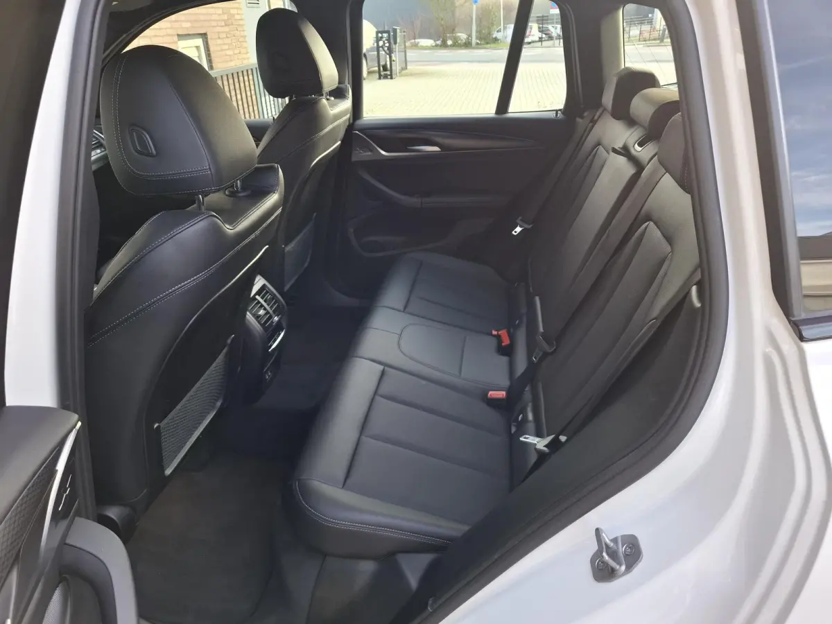 xDrive30eM FACE LIFT TREKHAAK