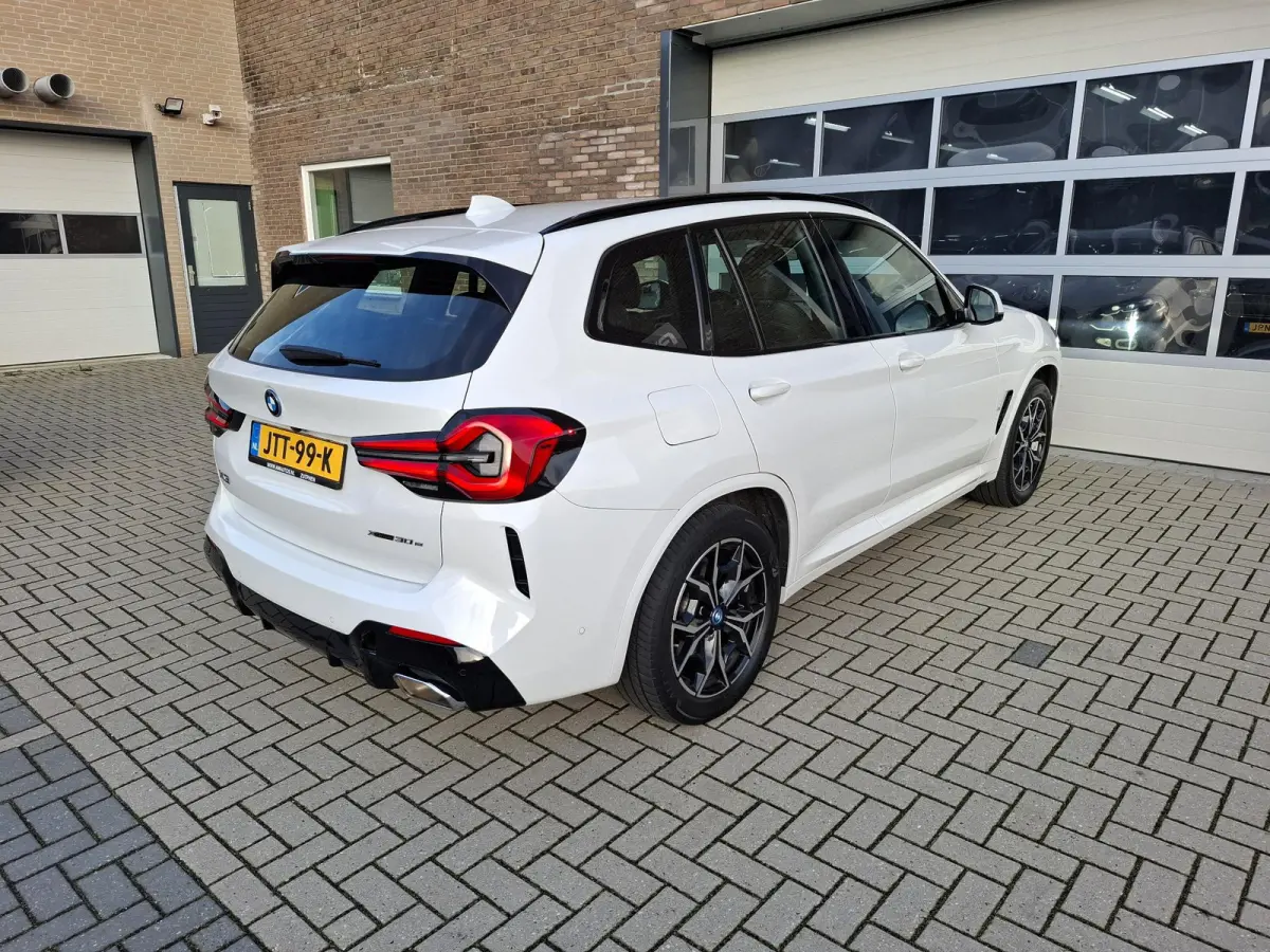 xDrive30eM FACE LIFT TREKHAAK