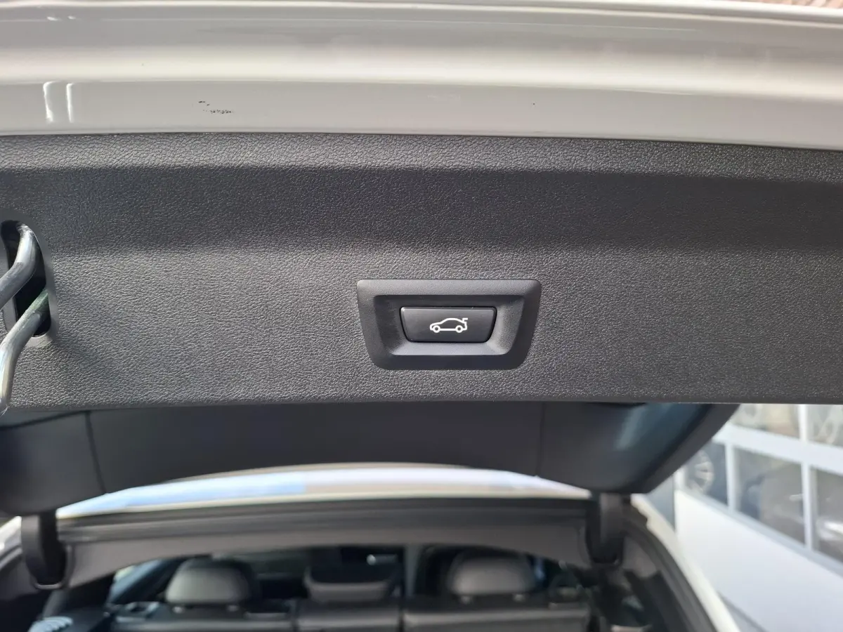 xDrive30eM FACE LIFT TREKHAAK