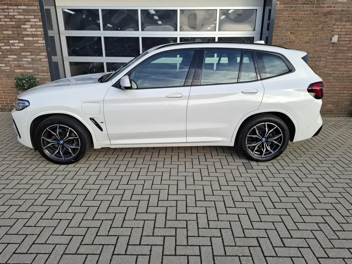 xDrive30eM FACE LIFT TREKHAAK