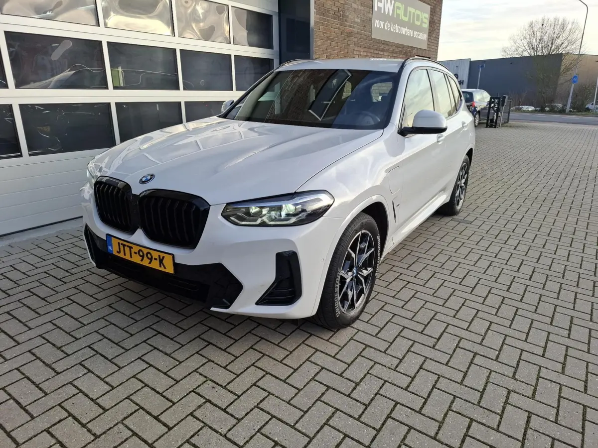 xDrive30eM FACE LIFT TREKHAAK