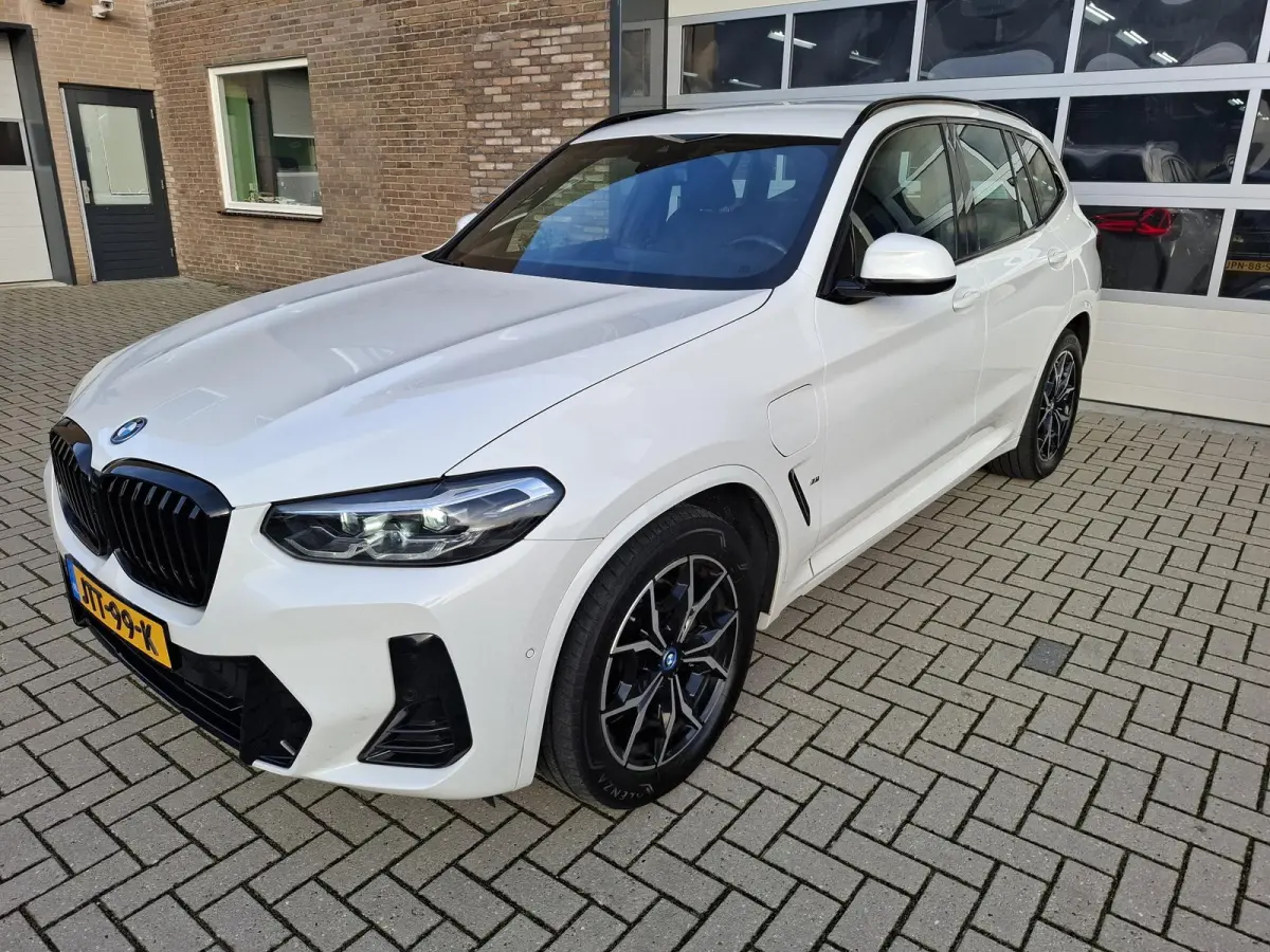 xDrive30eM FACE LIFT TREKHAAK