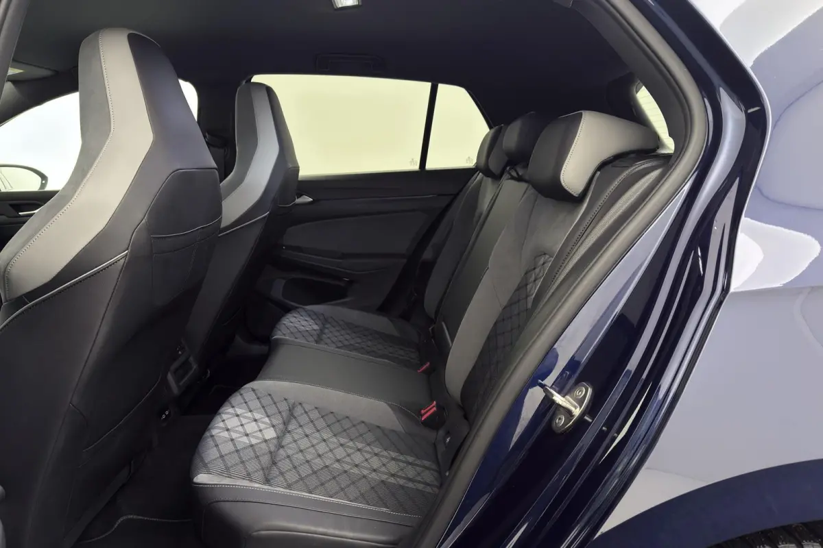1.5 eTSI R-Line | Org NL | CarPlay | Climate Control | Stoel-/Stuurverwarming | Sportstoelen |