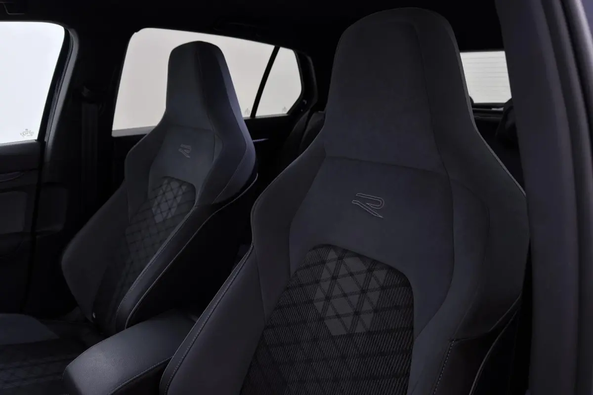 1.5 eTSI R-Line | Org NL | CarPlay | Climate Control | Stoel-/Stuurverwarming | Sportstoelen |