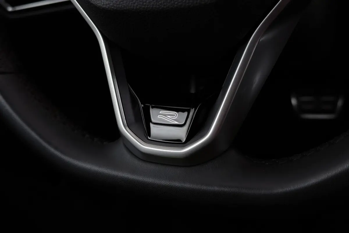1.5 eTSI R-Line | Org NL | CarPlay | Climate Control | Stoel-/Stuurverwarming | Sportstoelen |