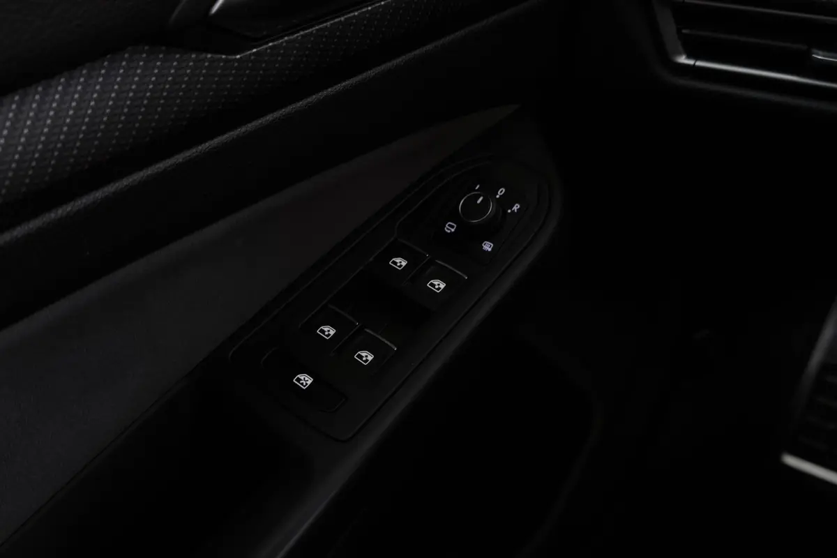 1.5 eTSI R-Line | Org NL | CarPlay | Climate Control | Stoel-/Stuurverwarming | Sportstoelen |