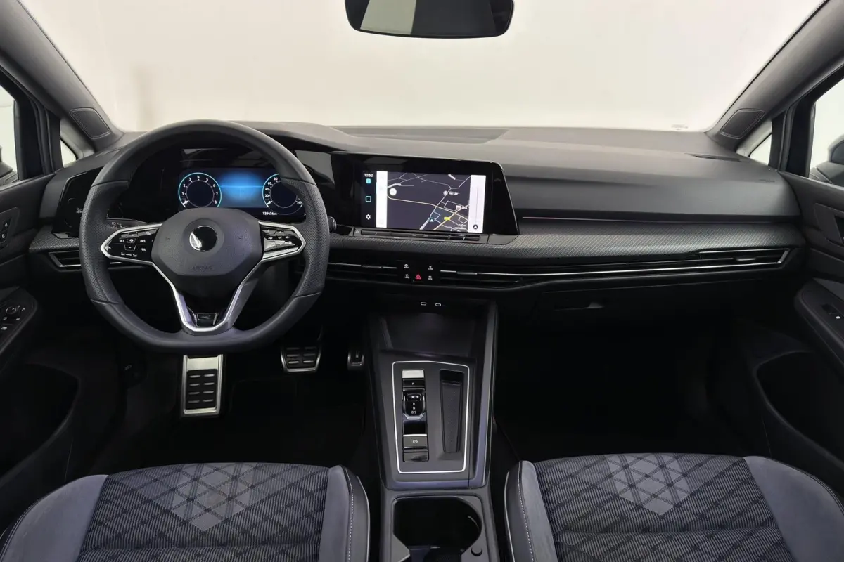 1.5 eTSI R-Line | Org NL | CarPlay | Climate Control | Stoel-/Stuurverwarming | Sportstoelen |