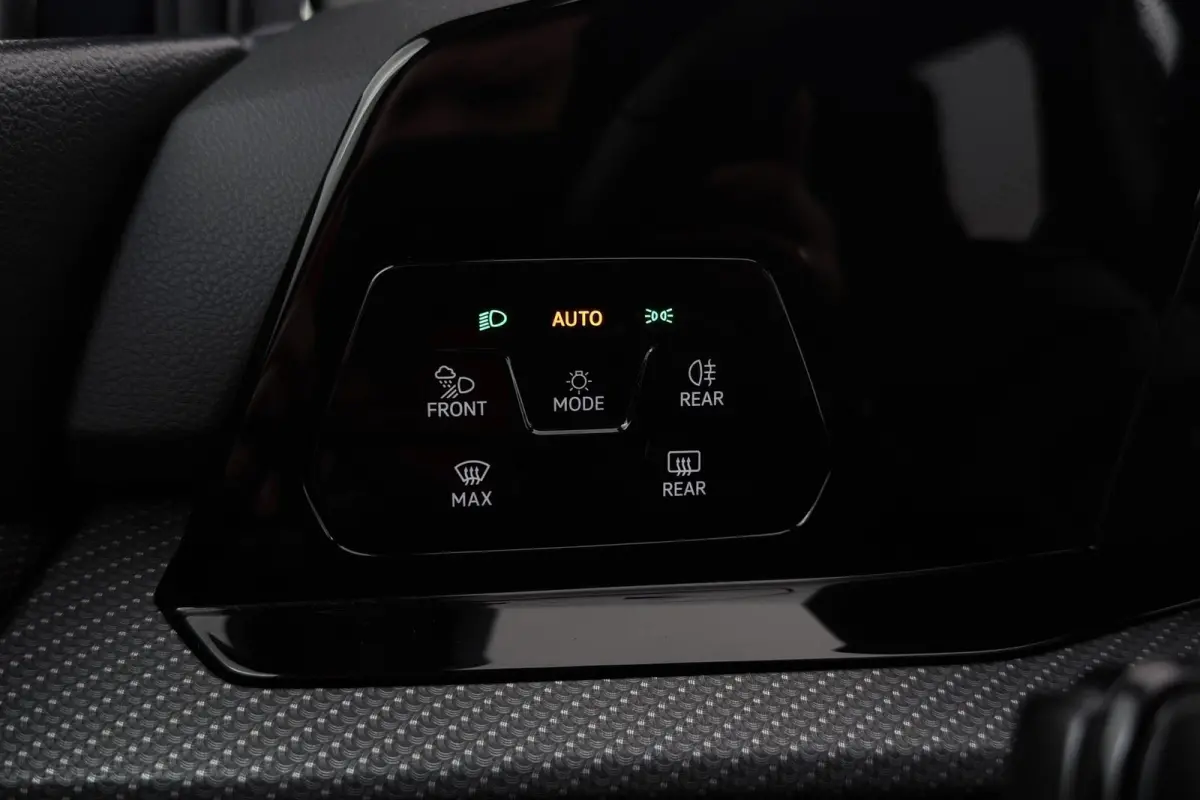 1.5 eTSI R-Line | Org NL | CarPlay | Climate Control | Stoel-/Stuurverwarming | Sportstoelen |