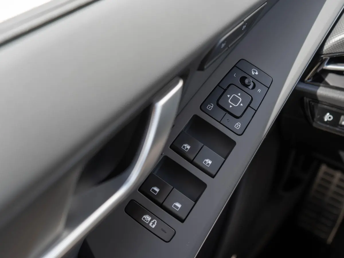 1.6 GDi Hybrid ExecutiveLine | Stoel ventilatie | Schuifkanteldak | Harman en kardon | HUD | Stoelen en achterklep elektrisch