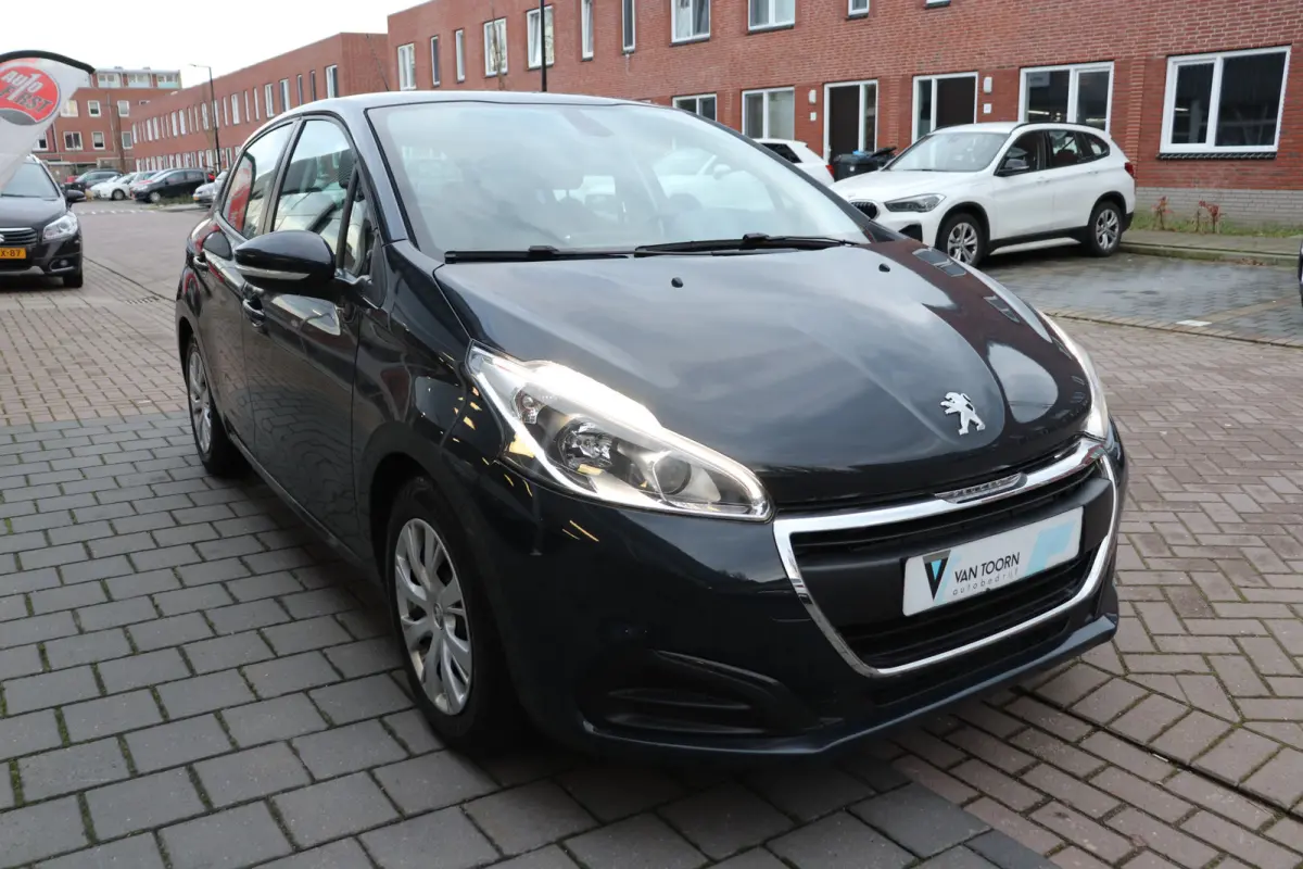 1.2 PureTech Active Automaat. Trekhaak, lage km stand.