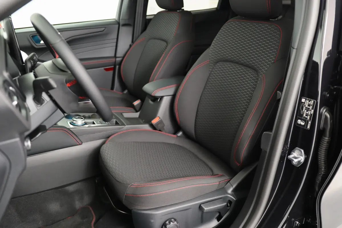 Plug-In Hybrid ST-Line Black Pack | Trekhaak Elektrisch Wegklapbaar | Elektrisch Panoramadak | Winter Pack |