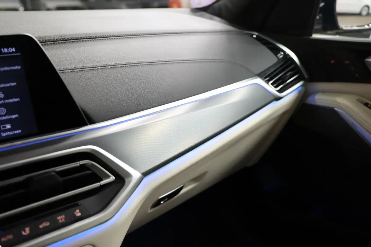 xDrive45e PANORAMA SKY LOUNGE TREKHAAK MASSAGE