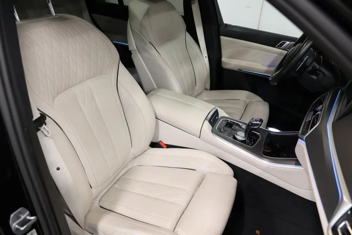 xDrive45e PANORAMA SKY LOUNGE TREKHAAK MASSAGE