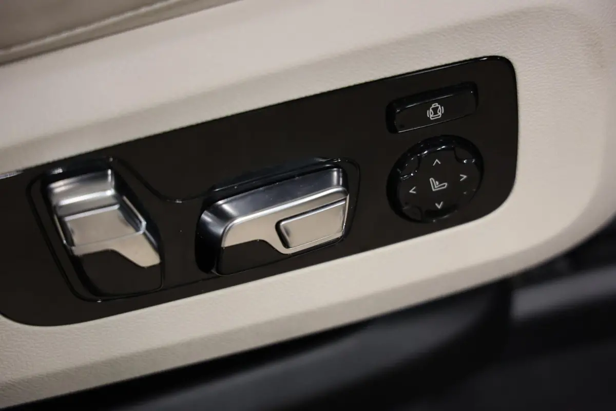 xDrive45e PANORAMA SKY LOUNGE TREKHAAK MASSAGE