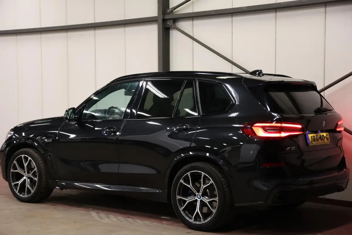 xDrive45e PANORAMA SKY LOUNGE TREKHAAK MASSAGE