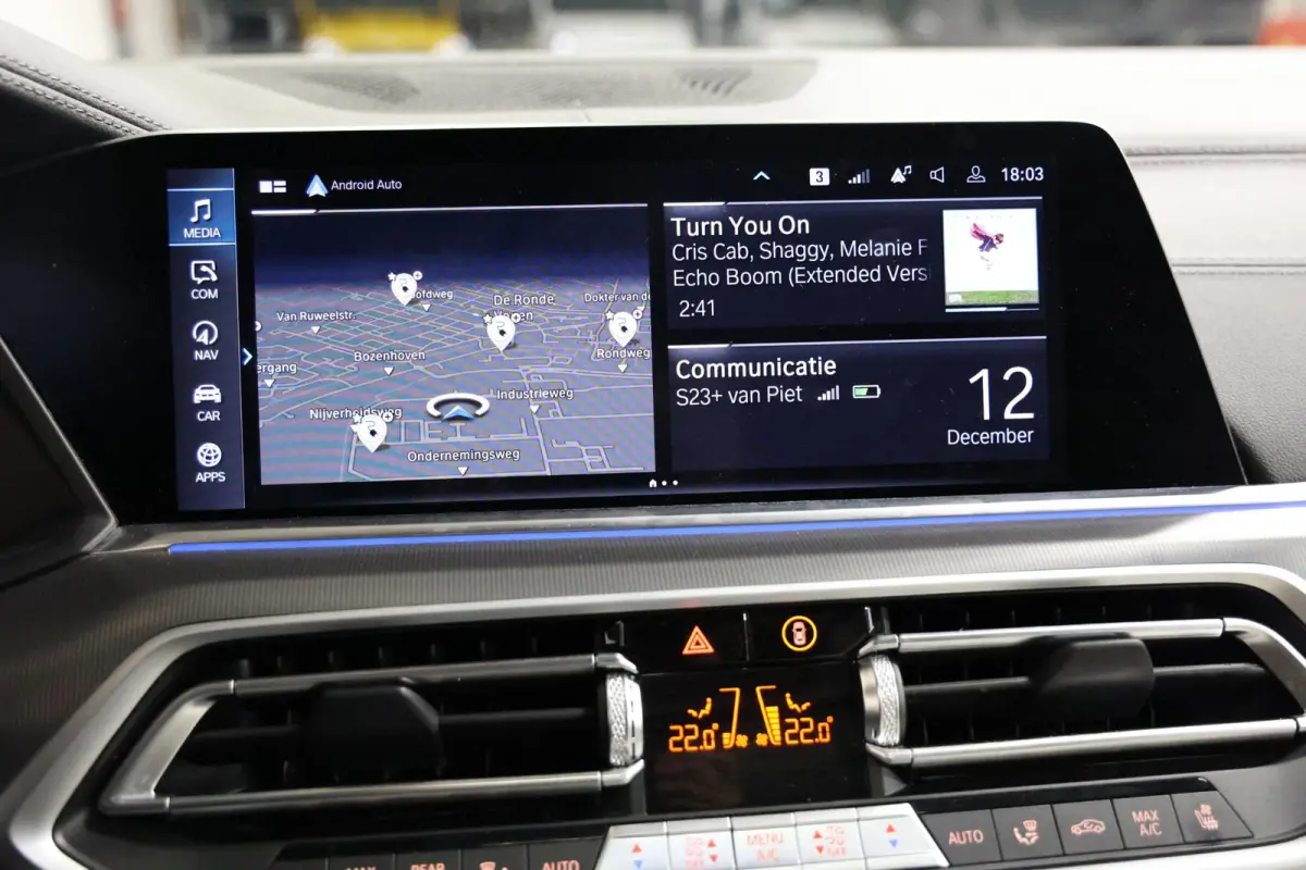 xDrive45e PANORAMA SKY LOUNGE TREKHAAK MASSAGE