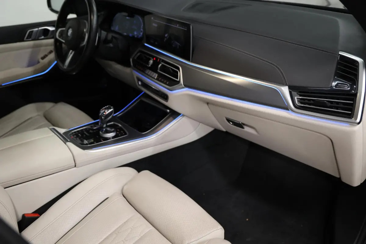 xDrive45e PANORAMA SKY LOUNGE TREKHAAK MASSAGE